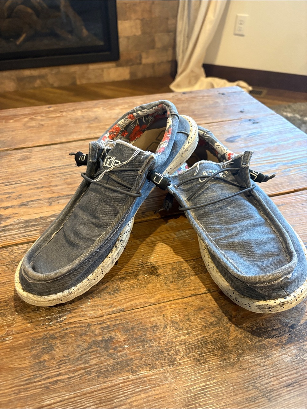 Hey Dude Wally Stretch in Blue with Floral Lining